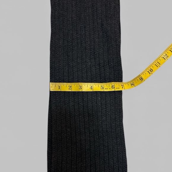 Banana Republic Extra Fine Italian 100% Merino Wool Black Scarf - Picture 4 of 4